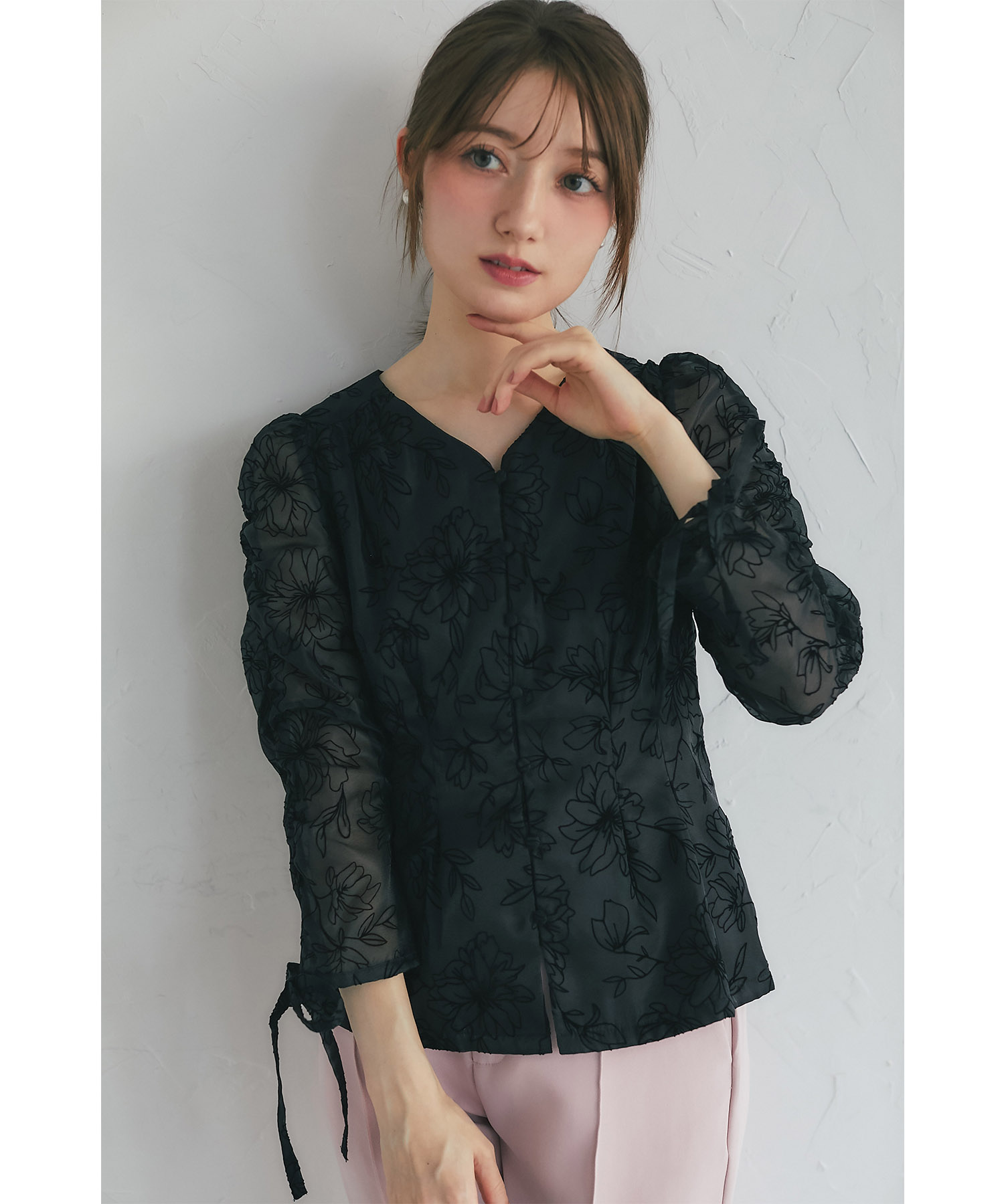 リボン付きフロッキーフラワープリントシアーブラウス