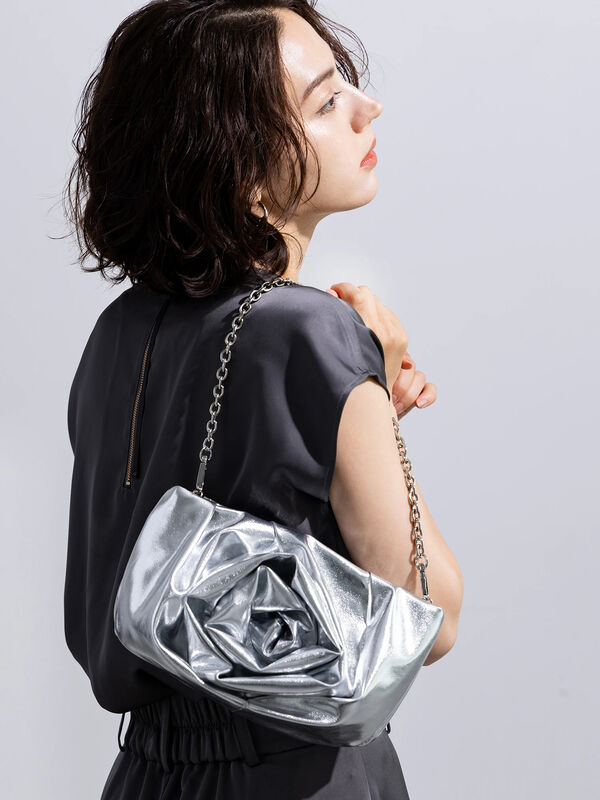 セール】 モチーフチェーンショルダーバッグ（シルバー/ブラック